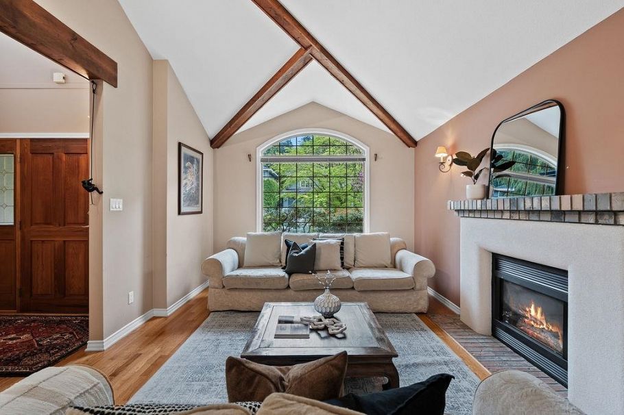 1659 Orkney Place North Vancouver, BC - 2