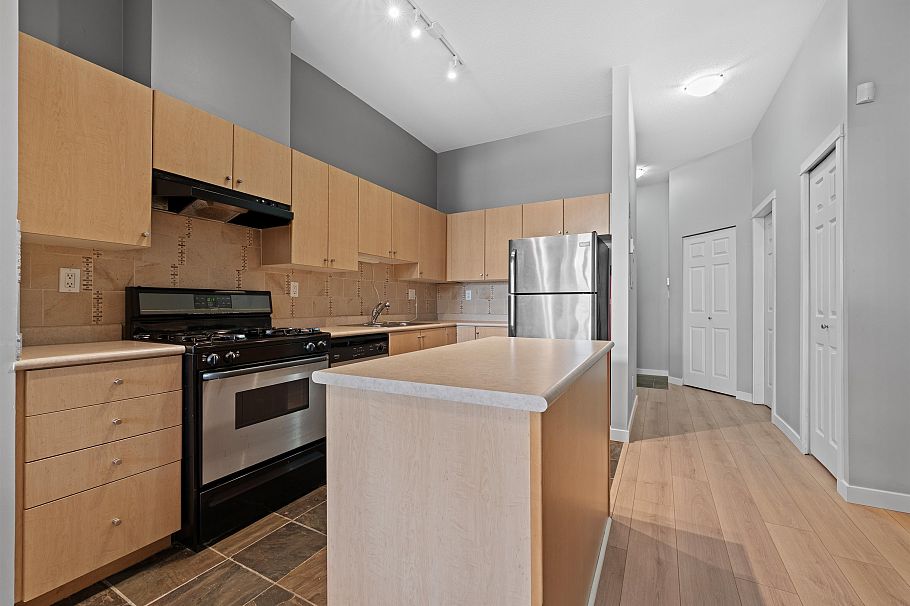 102 2102 W 38th Avenue Vancouver, BC - 4