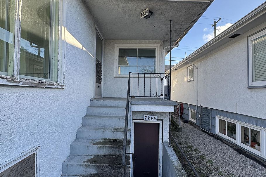 7654 Fraser Street Vancouver, BC - 2