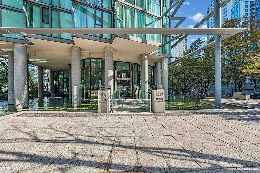 2106 1331 W Georgia Street Vancouver, BC - 16