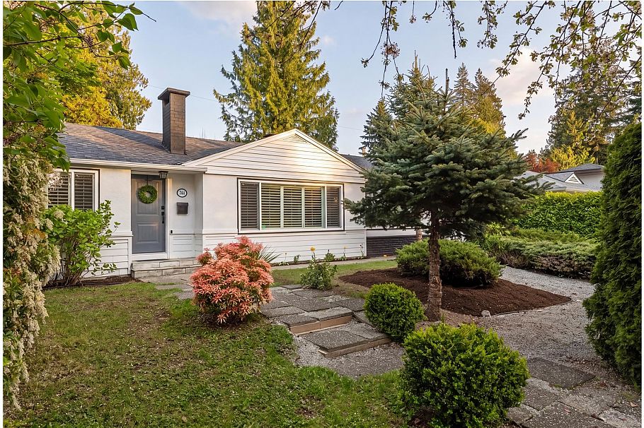 744 Kilkeel Place North Vancouver, BC - 1