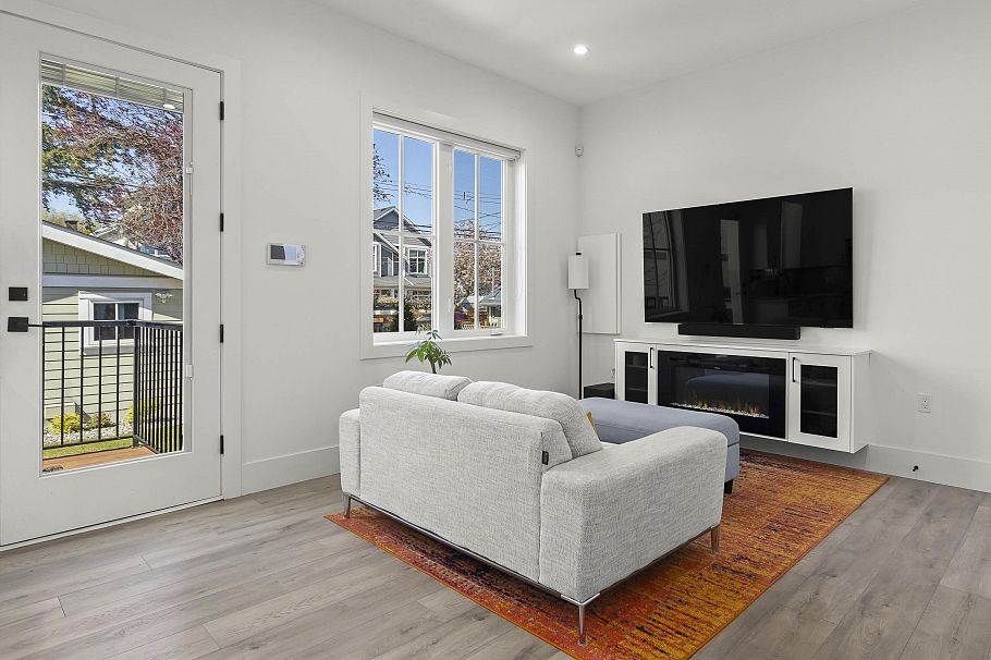 4327 Perry Street Vancouver, BC - 4