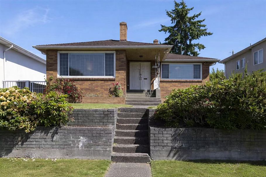 1563 E 59th Avenue Vancouver, BC - 1