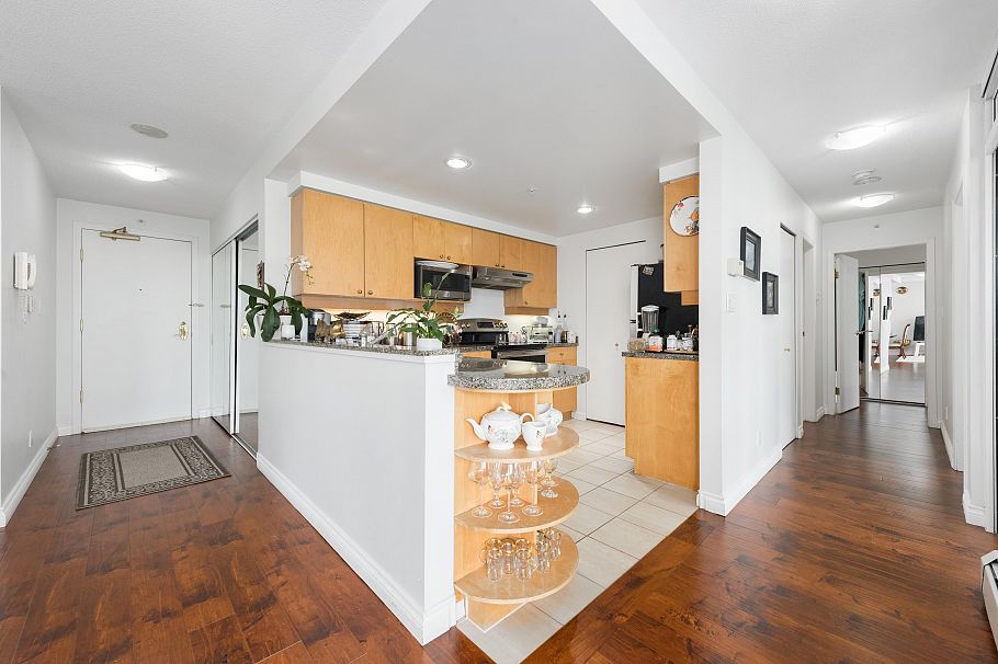 1201 1228 Marinaside Crescent Vancouver, BC - 5