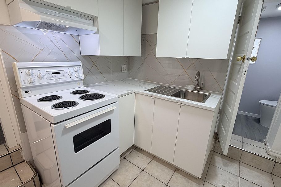 1039 E 41st Avenue Vancouver, BC - 13