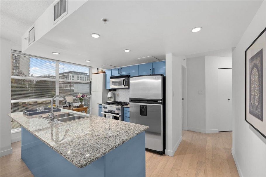 708 188 E Esplanade North Vancouver, BC - 10