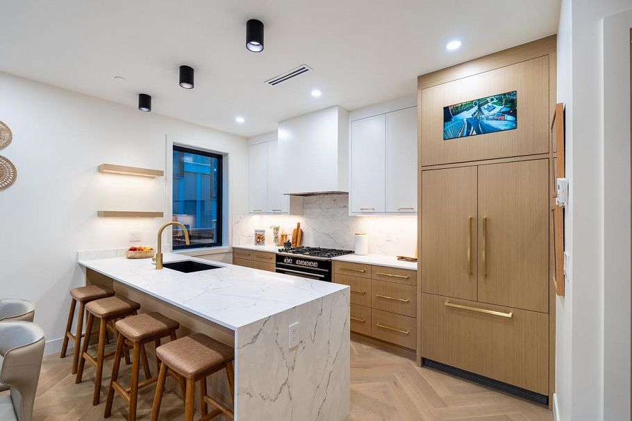 1 3345 W 13th Avenue Vancouver, BC - 4