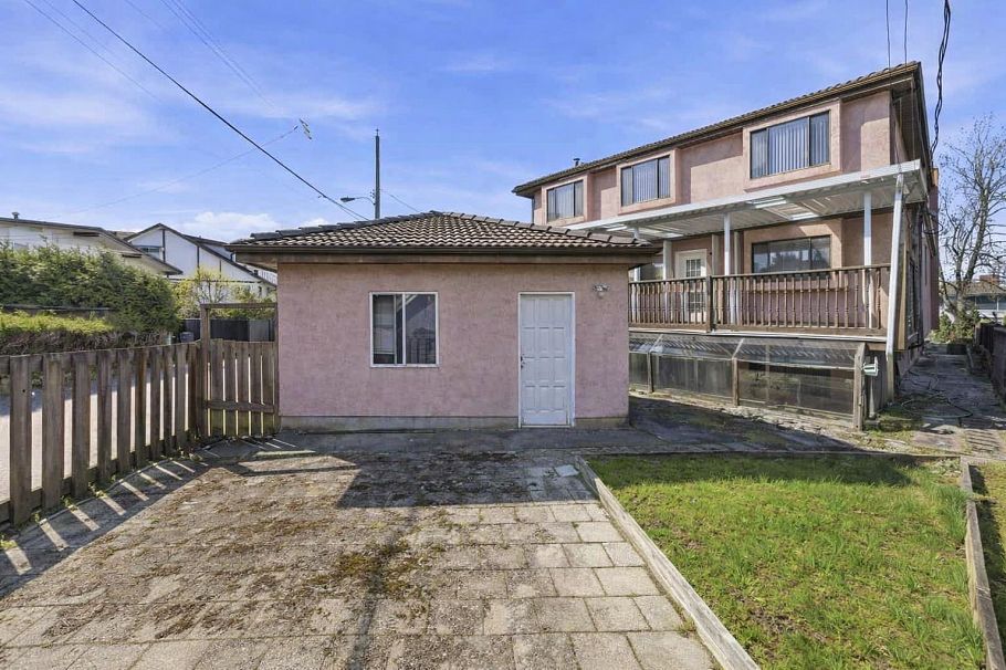 2778 E 47th Avenue Vancouver, BC - 27