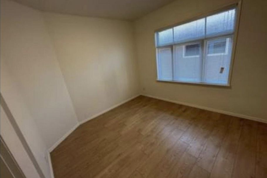 1039 E 41st Avenue Vancouver, BC - 14