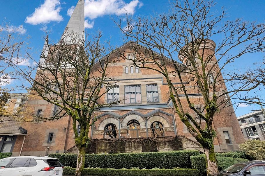 303 2525 Quebec Street Vancouver, BC - 1