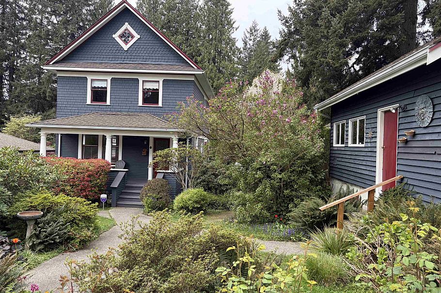 3039 St. Georges Avenue North Vancouver, BC - 1