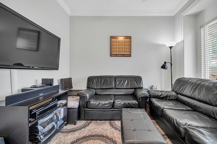 669 W 71st Avenue Vancouver, BC - 4