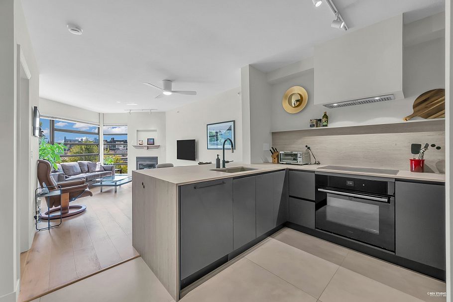 506 2228 Marstrand Avenue Vancouver, BC - 2