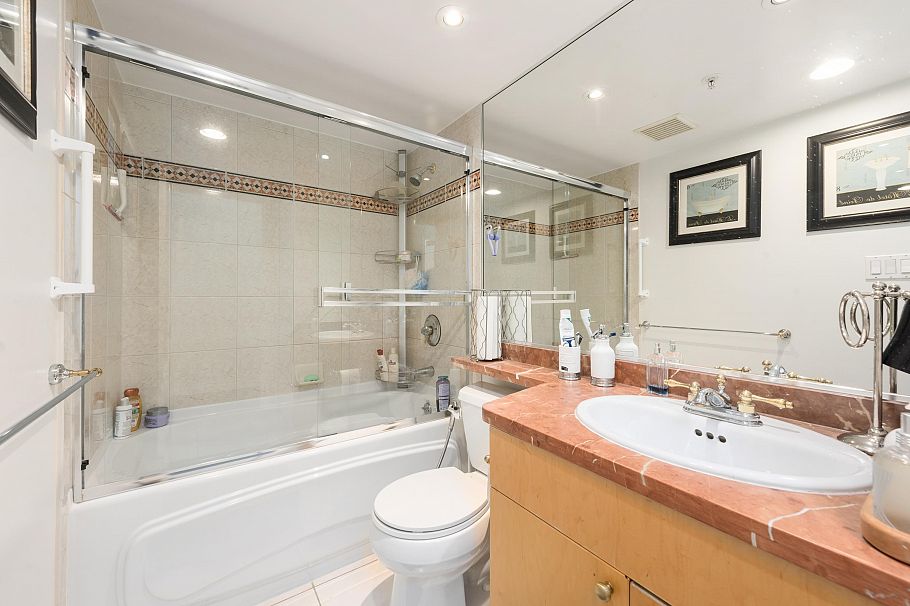 1201 1228 Marinaside Crescent Vancouver, BC - 18