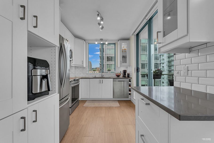 801 140 E 14 Street North Vancouver, BC - 12