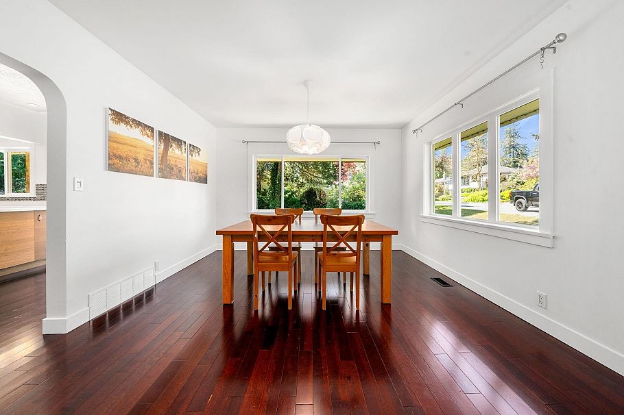 2195 Cortell Street North Vancouver, BC - 11