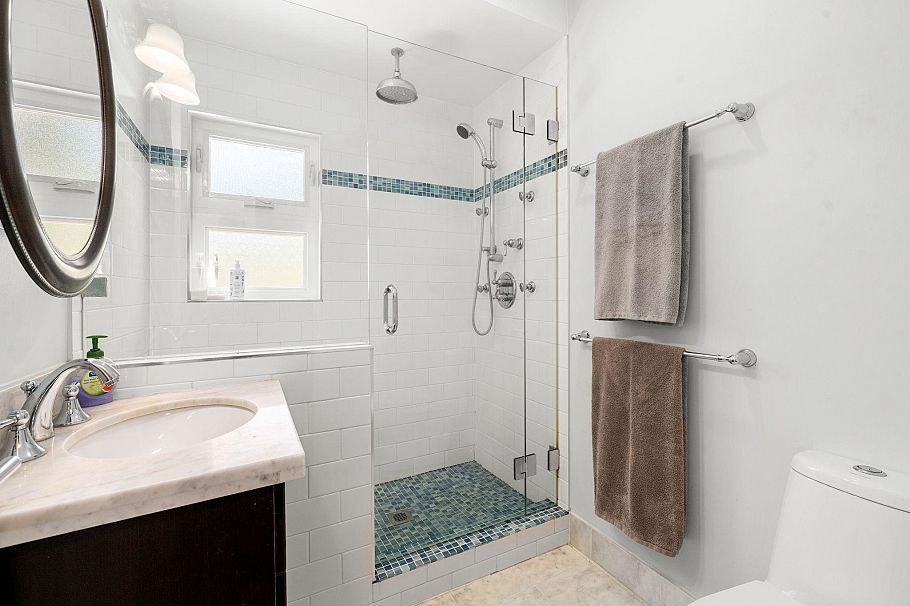 2195 Cortell Street North Vancouver, BC - 27