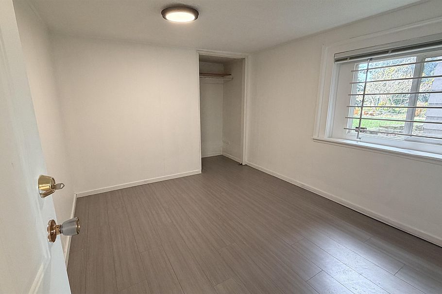 1039 E 41st Avenue Vancouver, BC - 9