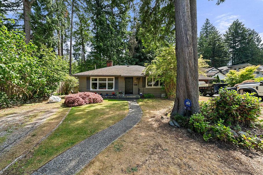 2010 Mackay Avenue North Vancouver, BC - 31