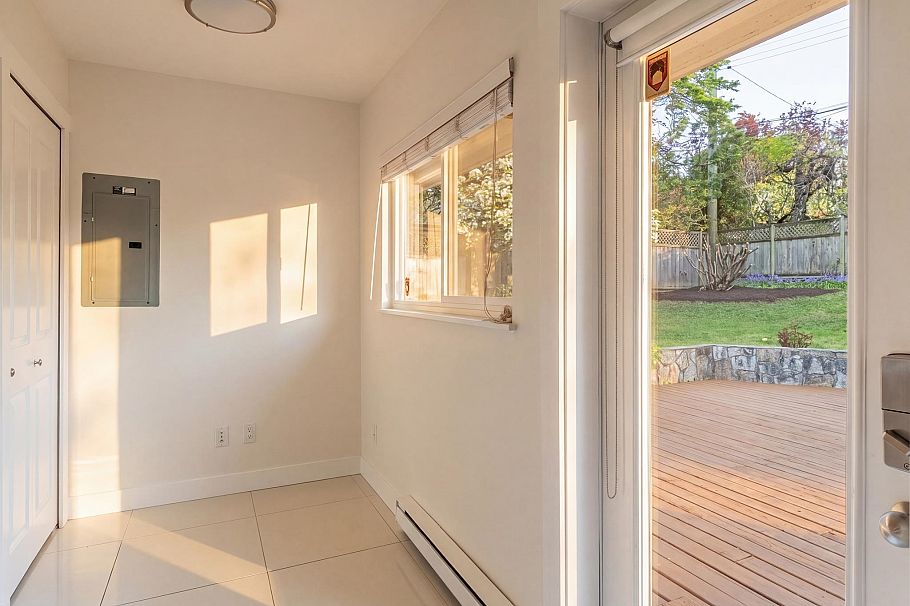 744 Kilkeel Place North Vancouver, BC - 17