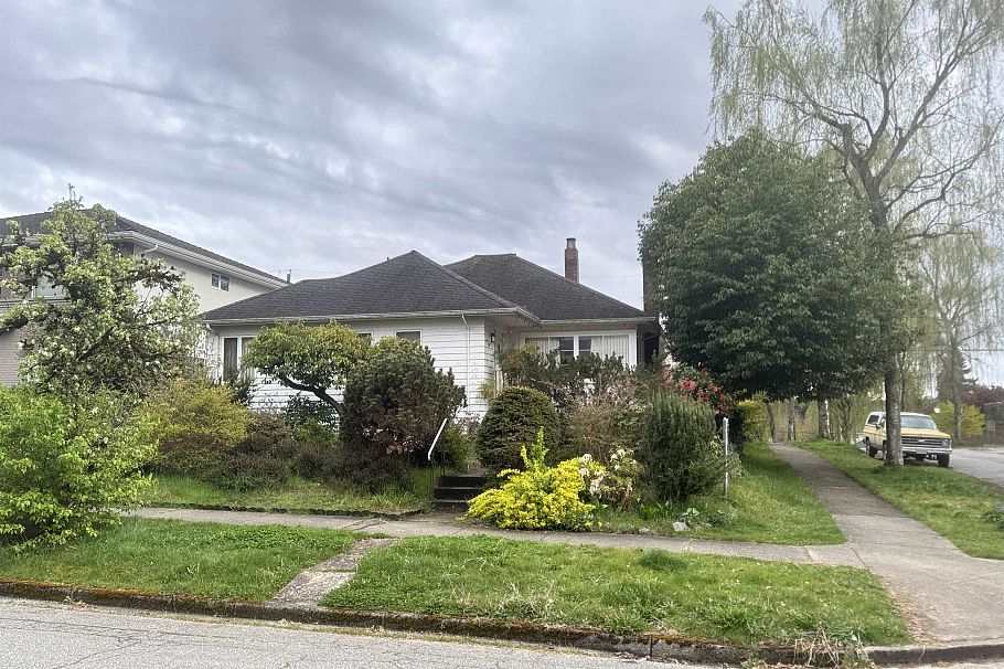 2396 W 18th Avenue Vancouver, BC - 1