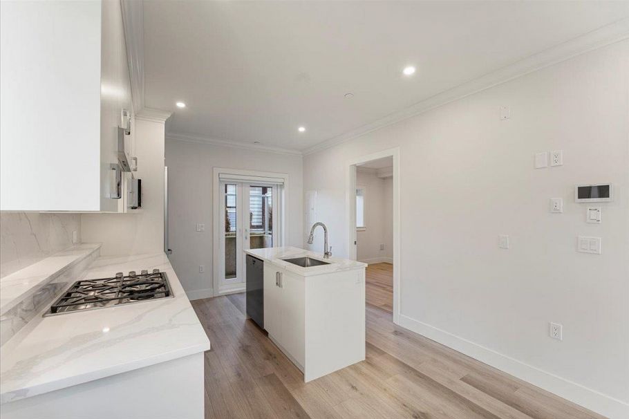 2229 W 16th Avenue Vancouver, BC - 12