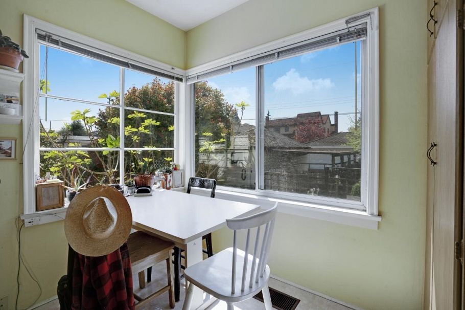 2396 W 18th Avenue Vancouver, BC - 11