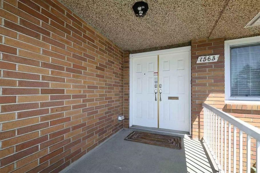 1563 E 59th Avenue Vancouver, BC - 2