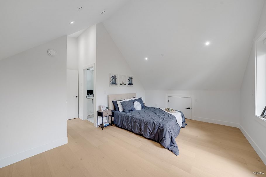 1 4463 Walden Street Vancouver, BC - 33