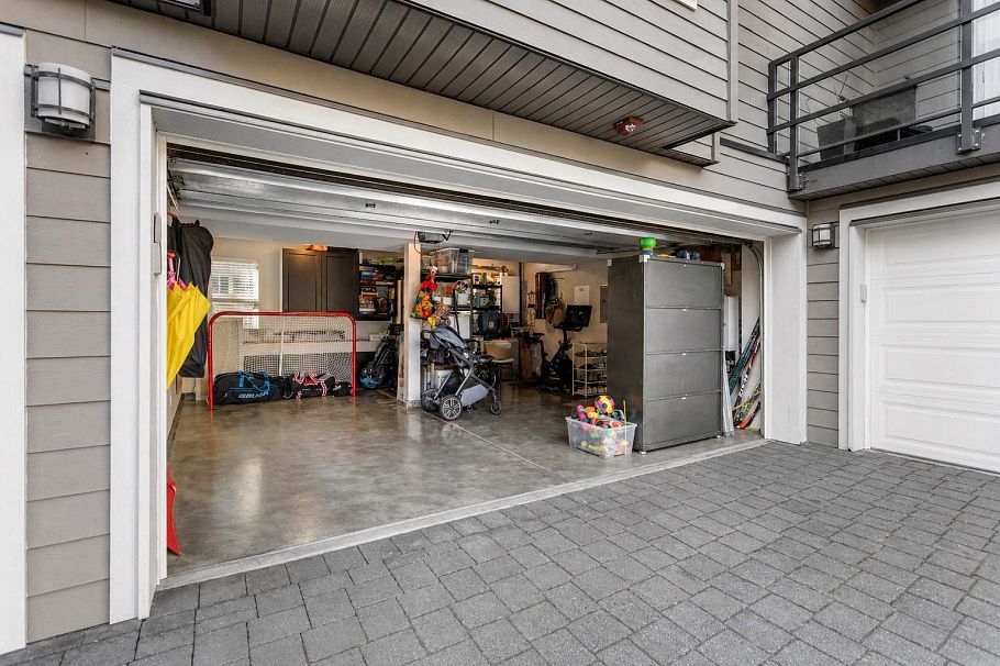 8 3025 Baird Road North Vancouver, BC - 8