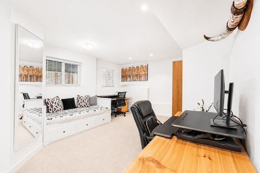 4072 Violet Street North Vancouver, BC - 24