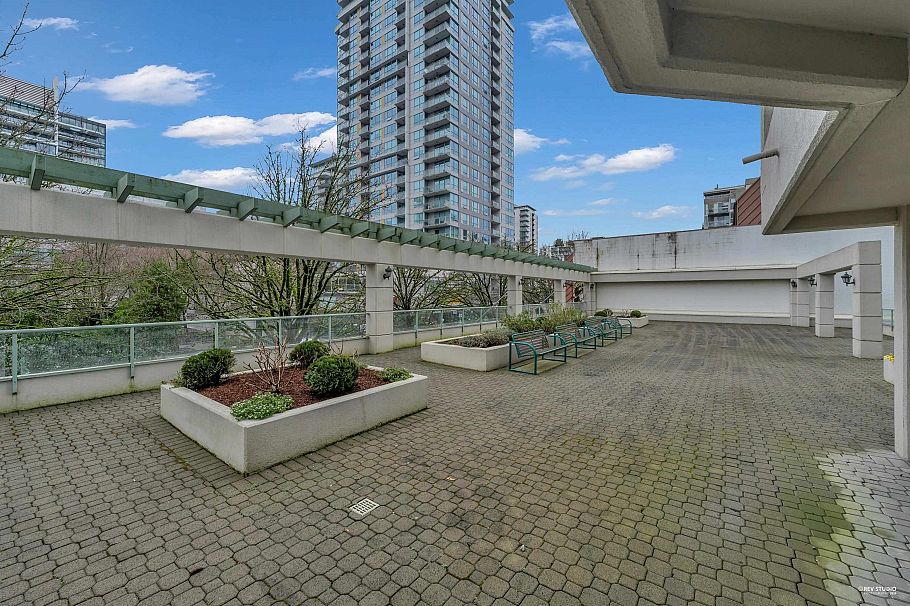 801 140 E 14 Street North Vancouver, BC - 35