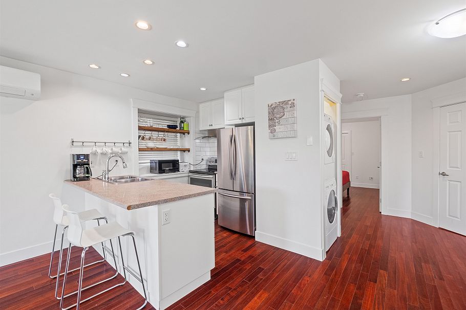 318 W 18th Street North Vancouver, BC - 24