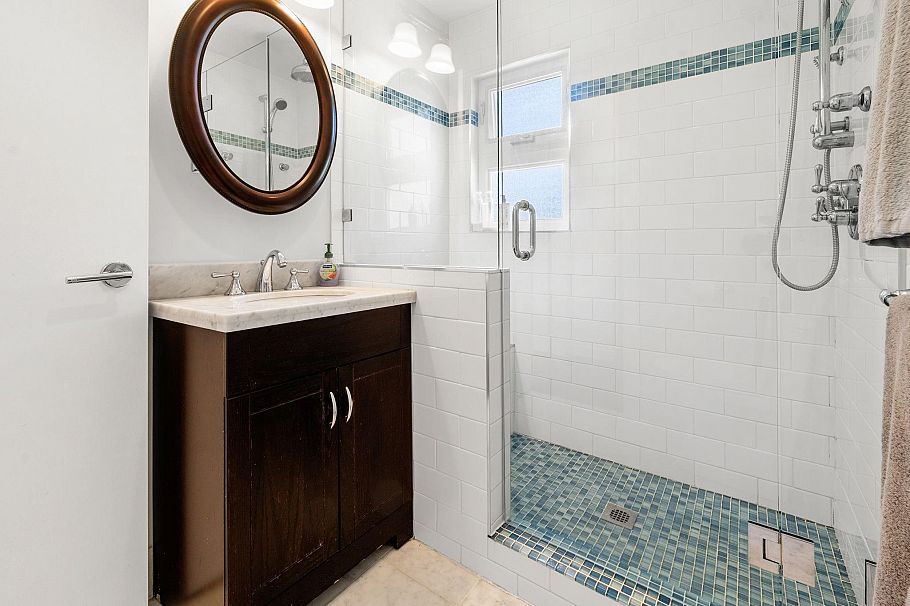 2195 Cortell Street North Vancouver, BC - 28