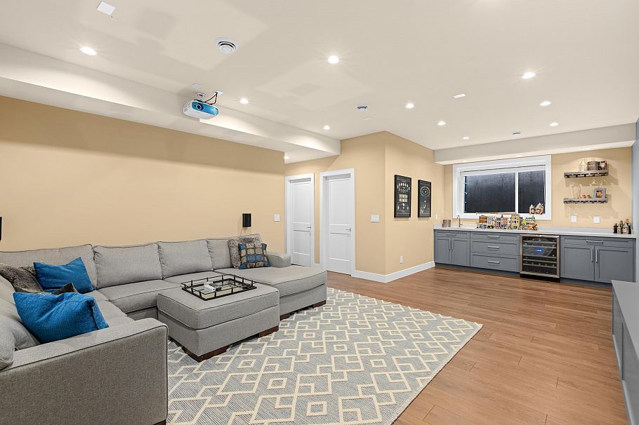 315 E 20th Street North Vancouver, BC - 25