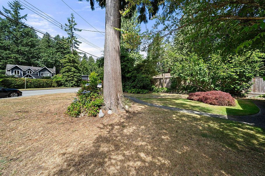 2010 Mackay Avenue North Vancouver, BC - 29