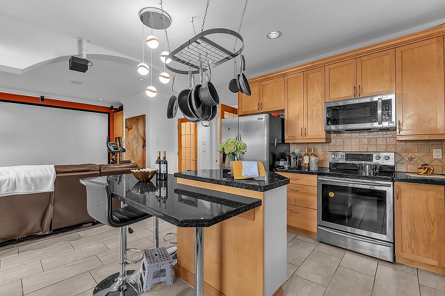 786 W 17th Street North Vancouver, BC - 11