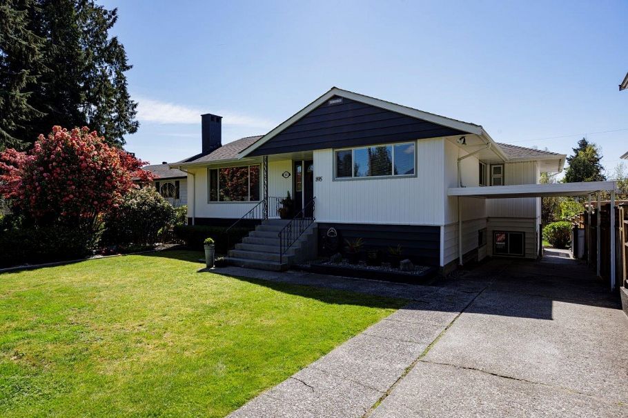 895 E 12th Street North Vancouver, BC - 31