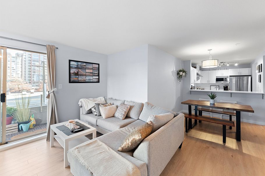 304 137 W 17th Street North Vancouver, BC - 11