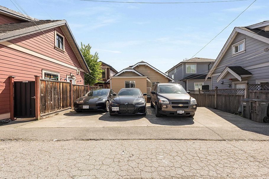 153 SE Marine Drive Vancouver, BC - 25