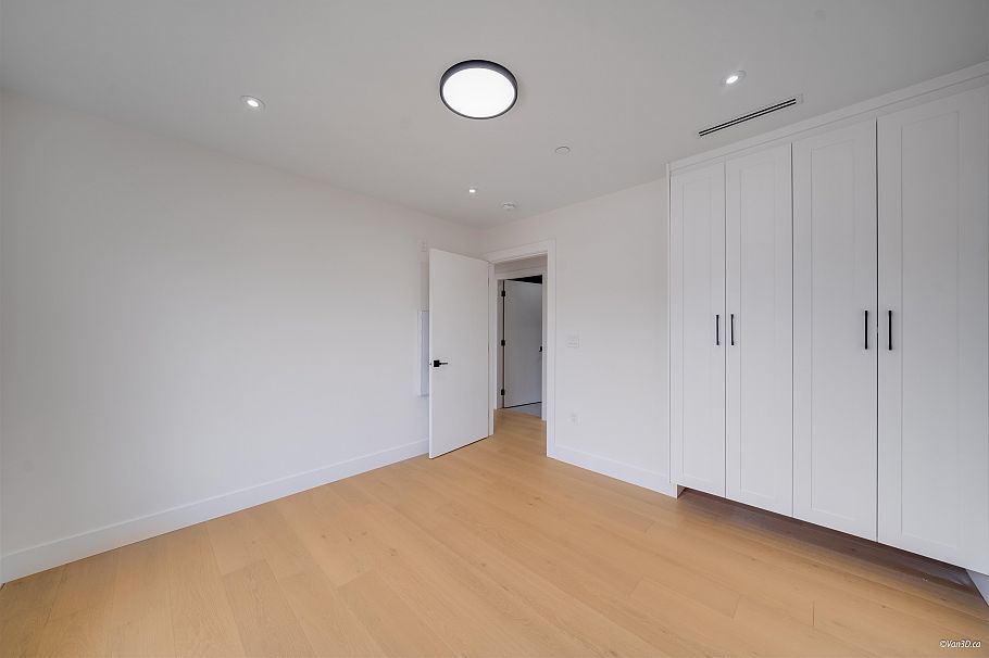 2 4463 Walden Street Vancouver, BC - 21