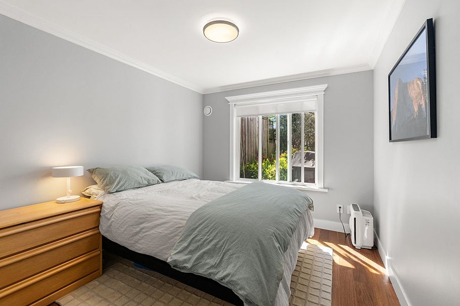 105 365 E 1st Street North Vancouver, BC - 14