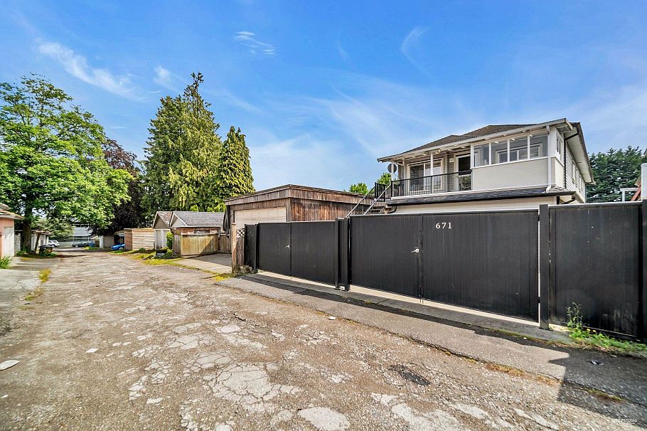 669 W 71st Avenue Vancouver, BC - 26
