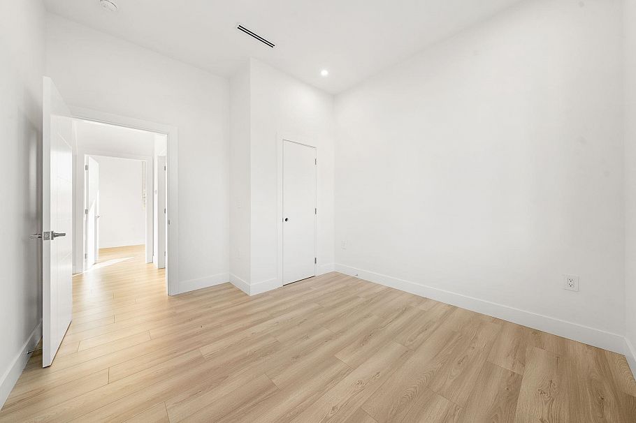 2 3583 Haida Drive Vancouver, BC - 27