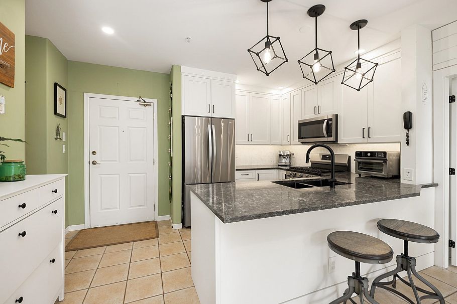 219 3629 Deercrest Drive North Vancouver, BC - 12