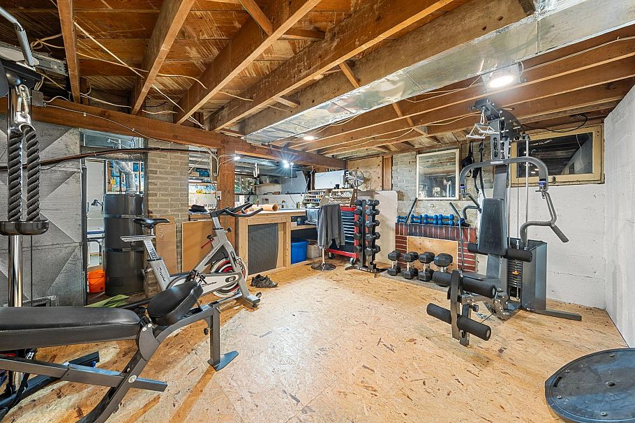 2195 Cortell Street North Vancouver, BC - 37