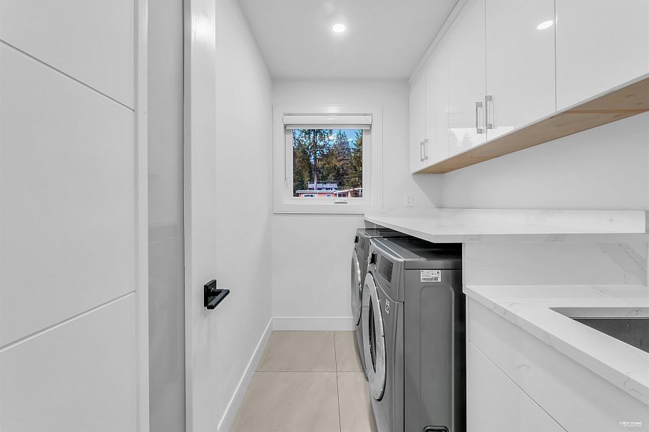 929 Canyon Boulevard North Vancouver, BC - 21