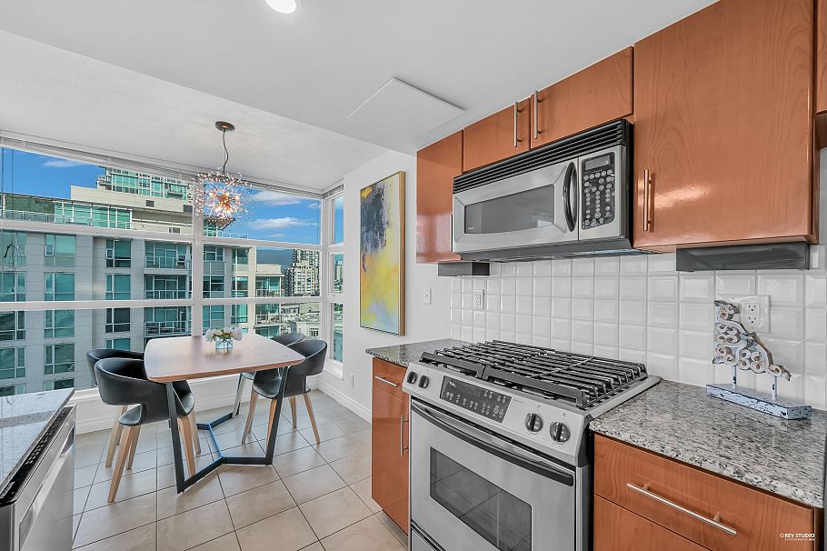 1206 188 E Esplanade North Vancouver, BC - 9