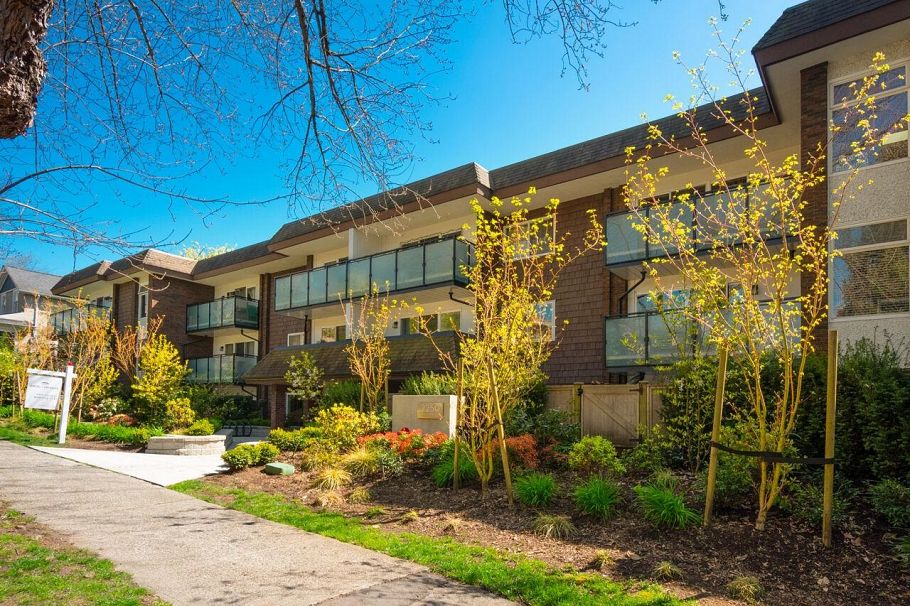 302 2250 Oxford Street Vancouver, BC - 2