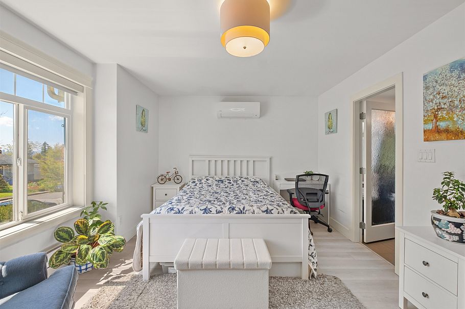 318 W 18th Street North Vancouver, BC - 10